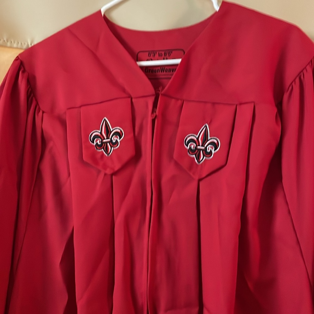 Red University of Louisiana at Lafayette, Oak Hall graduation gown